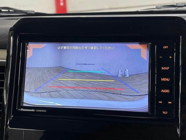 【カラーバックモニター】を装備しております。リアの映像がカラーで映し出されますので日々の駐車も安心安全です。