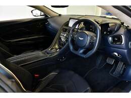 右ハンドルになります。