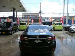 プライバシーガラスが装備されています。内装の色あせエアコンの効きを向上させるという役割もあるんです