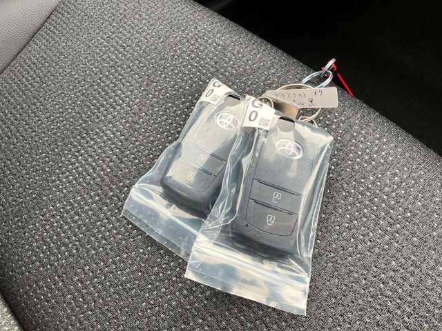 ★スマートエントリー＆プッシュスタートシステム★スマートキーを携帯していれば、キーをポケットなどから出さなくてもドアの施錠・解錠およびエンジン始動が出来ます！もちろんスペアキーもあります！