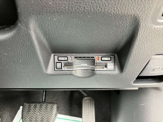 ★ETC2.0★ITSスポット（通信アンテナ）と対応車載器（DSRC通信対応）との間の高速・大容量通信により、広範囲の渋滞・規制情報提供や安全運転支援など様々なサービスが受けられる運転支援サービス！