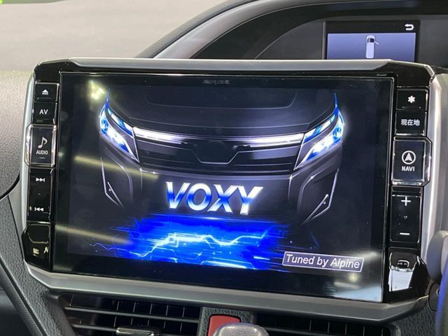 【BIG-X11インチナビ】人気の大画面BIG-Xナビを装備。専用設計で車内の雰囲気にマッチ！ナビ利用時のマップ表示は見やすく、テレビやDVDは臨場感がアップ！いつものドライブがグッと楽しくなります♪