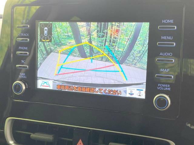 【バックカメラ】駐車時に後方がリアルタイム映像で確認できます。大型商業施設や立体駐車場での駐車時や、夜間のバック時に大活躍！運転スキルに関わらず、今や必須となった装備のひとつです！