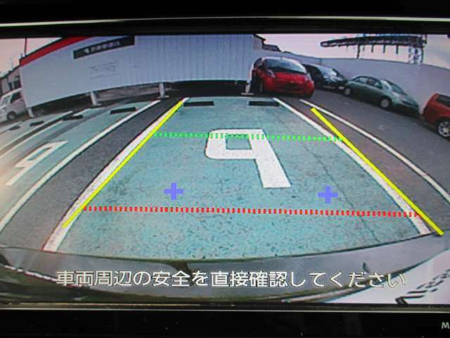 ガイドライン表示機能つきバックモニターです！バックでの駐車時など後方の安全確認ができて安心安全ですね♪