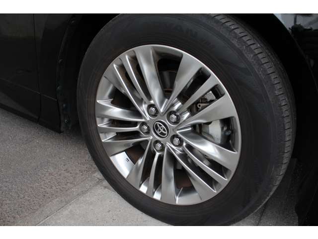 純正アルミは4本とも傷なしです。