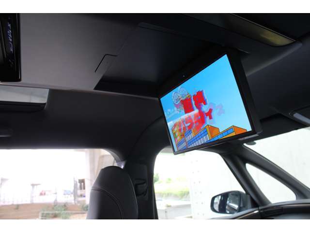 後席モニターです。