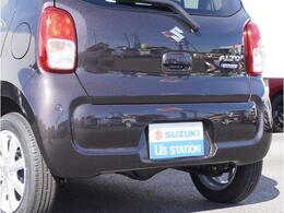 【リアパーキングセンサー】バンパーに付いたセンサーが障害物を検知。一定の距離に近づくとアラートで教えてくれます。狭い駐車スペースや車庫入れ時も安心です。