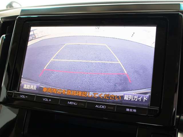 ギアをバックに入れると自動的に切り替わる優れものです。鮮明なカメラ画像にて車庫入れをサポートしてくれます。