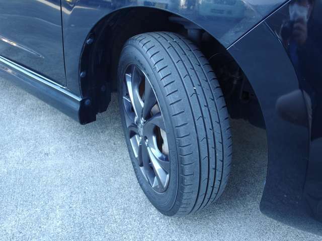 タイヤの残溝もまだ十分あるかと思います。新品タイヤへほぼ部品代のみの大変お得な交換プランもご用意しています。