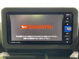 【純正ナビ】人気の純正ナビを装備しております。ナビの使いやすさはもちろん、オーディオ機能も充実！キャンプや旅行はもちろん、通勤や買い物など普段のドライブも楽しくなるはず♪