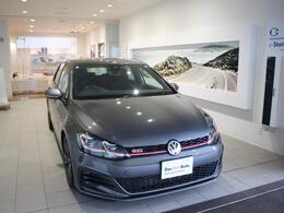 フォルクスワーゲンは安全を第一に考えます。ポロやゴルフなどの大衆者向けの車のボディにも強度の非常に高い「超高張力鋼板」を惜しみなく使います。AピラーやBピラーの強度が高く、万が一の際に乗員を守ります。