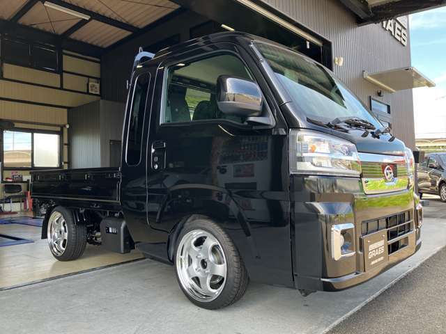 コンプリート車両なのでボディ加工済み