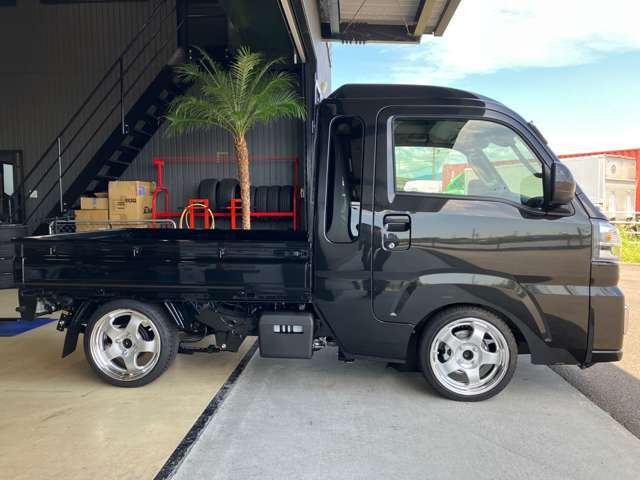 この状態からお好みの車高に調整可能