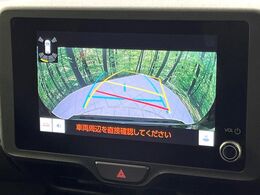 【バックカメラ】駐車時に後方がリアルタイム映像で確認できます。大型商業施設や立体駐車場での駐車時や、夜間のバック時に大活躍！運転スキルに関わらず、今や必須となった装備のひとつです！
