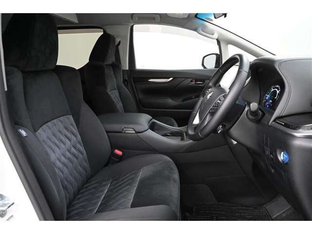 運転席/助手席です。　周囲も見やすいので安心して運転できます。