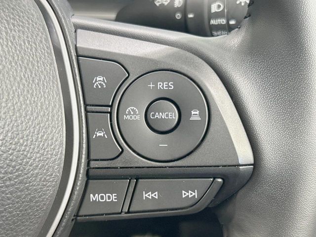 【レーダークルーズコントロール】高速道路での長距離走行が楽に！！自動で速度を保つクルーズコントロールが、衝突軽減システムと連携し、前方の車両を感知して車間を保つように速度調節してくれます！！