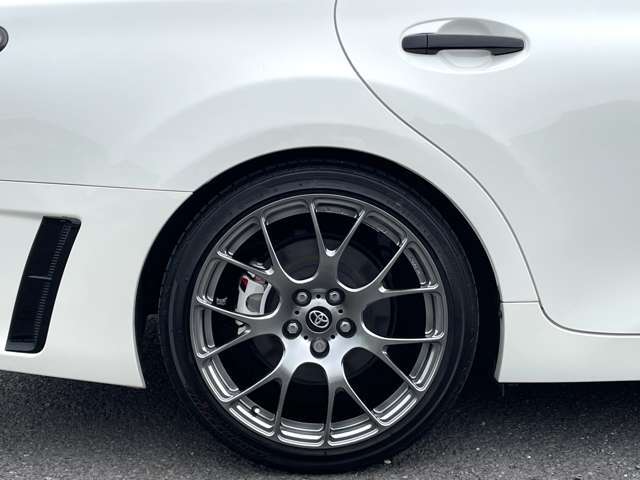 【納車整備メニュー】法定点検項目に追加し装備品等のクオリティチェックを実施。また、安心してお乗り頂くために社外品等各仕様の保安基準適合検査を行い必要な対策は実施してご納車しています。