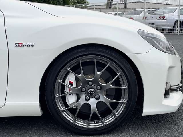 【板金・コーティング仕上げ】板金補修からガラスコーティング施工など、各種の仕上げオプションを承ります。　詳しくはスタッフにお尋ねください。