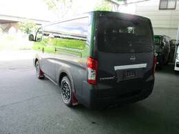 レボシート2脚＋補助席2名の10人乗り！フルフラット展開等が可能となります！