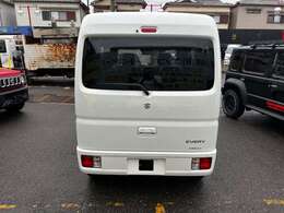 ワゴンに近い豪華内装とバンの使いやすい折り畳みフラットシートを備えた1台パワースライドドアなどオプション追加可能勿論お好きな色でオーダー可能です