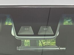 【スマートアシスト】走行中に前方の車両等を認識し、衝突しそうな時は警報とブレーキで衝突回避と被害軽減をアシスト。より安全にドライブをお楽しみいただけます。