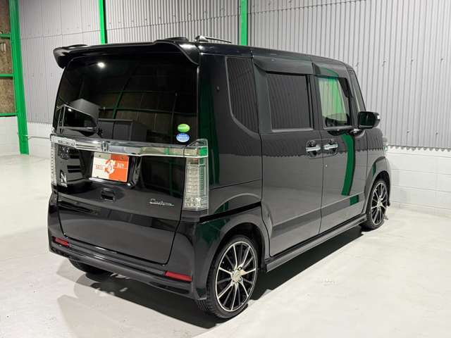 ☆外装も専門のスタッフが施工致しております☆