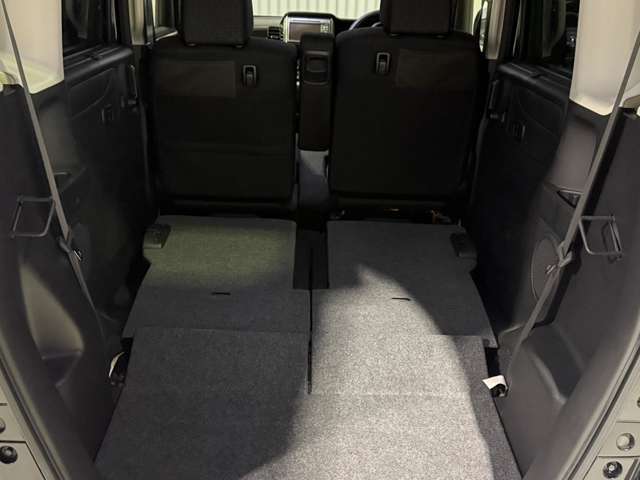 ☆リヤシートアレンジも多彩☆大きなお荷物も積めます☆