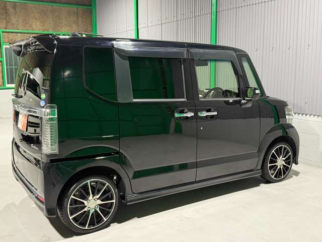 ☆外装も専門のスタッフが施工致しております☆