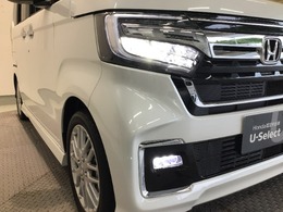 【LEDヘッドライト】ディスチャージヘッドライト（HID）と同等の明るさで、夜道や雨天走行が明るく視界良好！！　フォグライトも装備で、安心感さらにUPです♪安心ドライブを楽しんで下さい♪