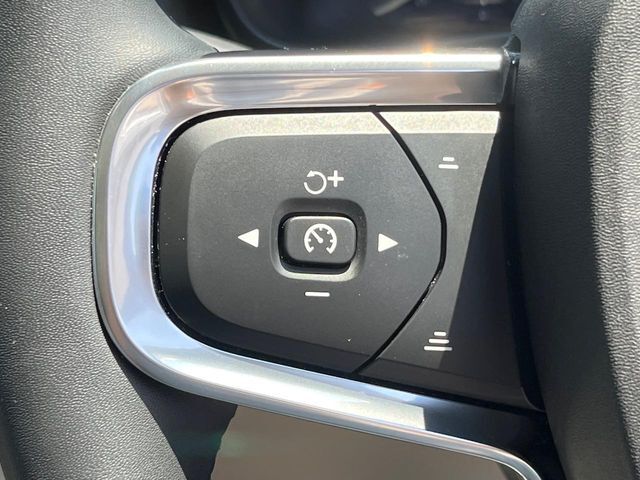 【全車速対応アダプティブクルーズコントロール】ミリ波レーダー+ステレオカメラ+赤外線により前方車輌を認識し、速度や車間距離を維持・調整。高速道路走行時や渋滞時にドライバーの負担を大幅に軽減します。