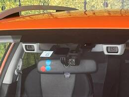 【アイサイトVer2】前方の車両等を検知し、衝突しそうな時は警報で注意を促し、ブレーキを踏む力をサポート。ブレーキを踏めなかった場合は衝突被害軽減ブレーキが作動、衝突回避をサポートします。