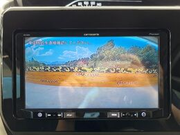 【バックカメラ】駐車時に後方がリアルタイム映像で確認できます。大型商業施設や立体駐車場での駐車時や、夜間のバック時に大活躍！運転スキルに関わらず、今や必須となった装備のひとつです！