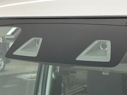【スズキ　セーフティサポート】走行中に前方の車両等を認識し、衝突しそうな時は警報とブレーキで衝突回避と被害軽減をアシスト。より安全にドライブをお楽しみいただけます。