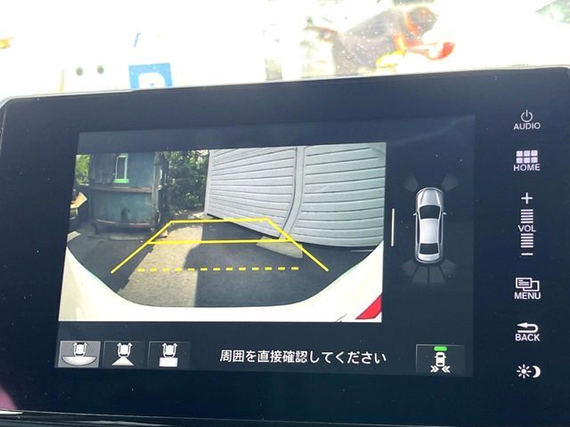 【バックカメラ】駐車時に後方がリアルタイム映像で確認できます。大型商業施設や立体駐車場での駐車時や、夜間のバック時に大活躍！運転スキルに関わらず、今や必須となった装備のひとつです！
