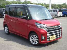運転席側です。フロントバンパーに軽い割れ・フロントバンパーとリアバンパーに小傷があります。全体的には目立つ傷や凹みは無く、綺麗な状態です。気になる箇所などございましたらお気軽にお問い合わせ下さい！