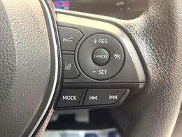 【レーダークルーズコントロール】高速道路での長距離走行が楽に！！自動で速度を保つクルーズコントロールが、衝突軽減システムと連携し、前方の車両を感知して車間を保つように速度調節してくれます！！