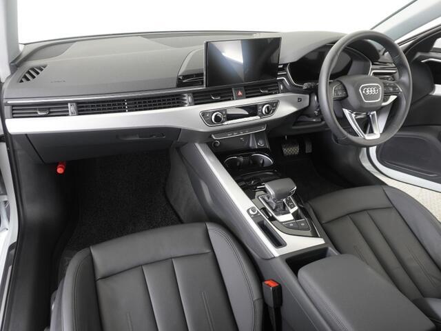 各モデルの情報がインプットされた専用テスターで過去の細かな不具合を確認し、モデルの各部位ごとに専用スペシャルツールを用いて整備します。