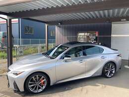 ワンオーナー内・外装良質車！純正ナビ地デジパノラミックビューモニタービルトインETC2.0、マークレビンソン、専用19AWオレンジキャリパー黒革シート、シートヒーター、ステアリングヒーターBSM、PCS、AHBパドルS