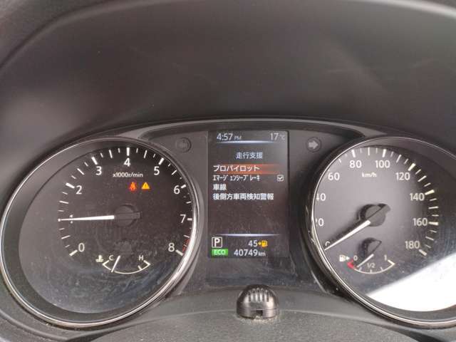 見やすいスピードメーター
