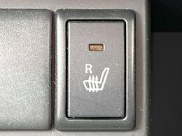 【シートヒーター】寒い日に重宝するシートヒーター！エアコンより早く温まってくれるので寒がりの人も安心ですね♪エアコンの温風は乾燥するから苦手、という方にもをおすすめです。