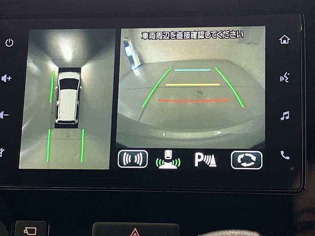 前後左右4つのカメラを装備。ディスプレイ上で上から見たような映像を確認でき　駐車をサポートします。