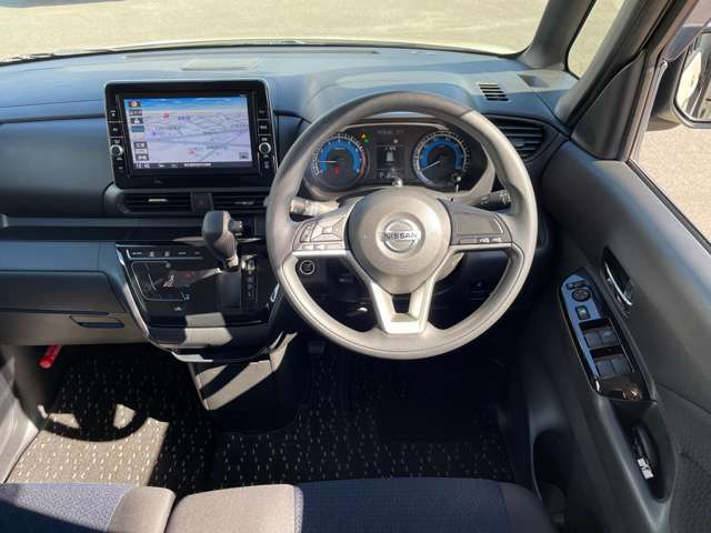 窓ガラスが大きく車両感覚も掴みやすいお車ですので安心してお乗りいただけます。