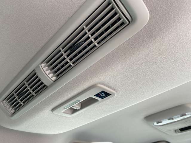 リアシーリングファンが付いております。