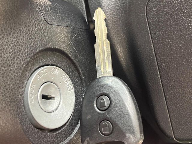 【キーレス】少し離れた場所からでもボタン一つでドアの開錠・施錠ができるのでとっても便利！ドアの鍵穴周りに傷をつけることもありません♪
