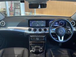 全体を俯瞰してみるとよく分かる、細部までこだわったデザインです！ドライバーの運転姿勢にもこだわっていることがよく分かります！