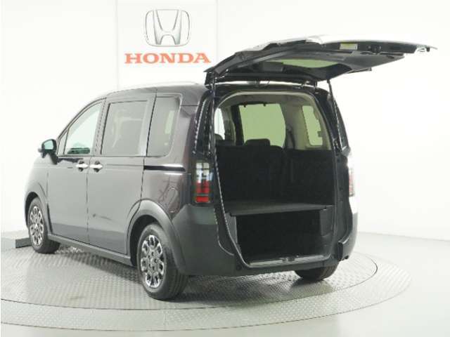 フル乗車でもしっかり荷物を収納出来るラゲッジスペースです。普段の買い物でしたらしっかり積める十分な荷室スペースを確保しています。