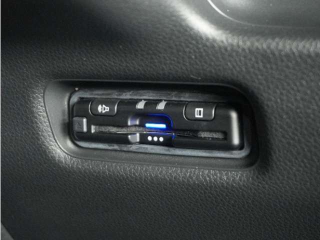 今や必需品の◆ETC車載器　装備車◆　有料道路を利用する際にスムースに通過でき、わずらわしい料金支払いから開放されます！