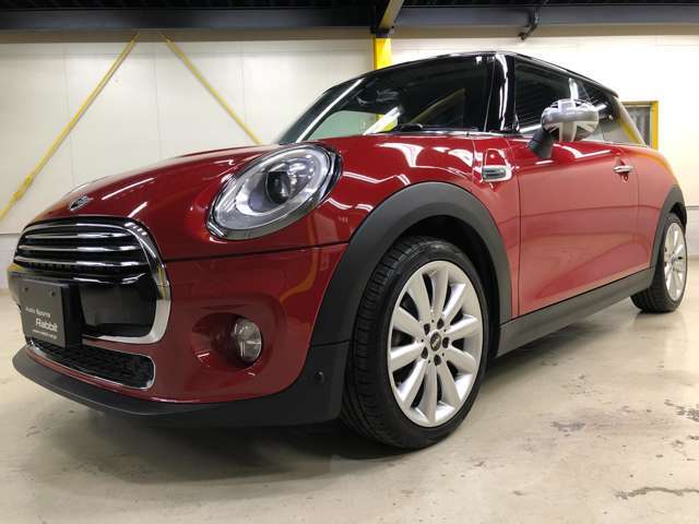 ドライブはもちろん、家に停めてるだけでも絵になっちゃう素敵なクルマです！あなたの日常に彩を与えてくれますよ♪