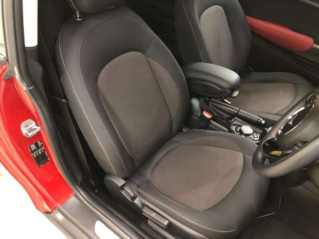 内装の状態もとても良いです☆酷使することにより痛みやすいドライバーズシートも使用感なくとても綺麗ですよ♪次のオーナー様にも気持ち良く乗っていただけると思います♪前席シートヒーター付き！