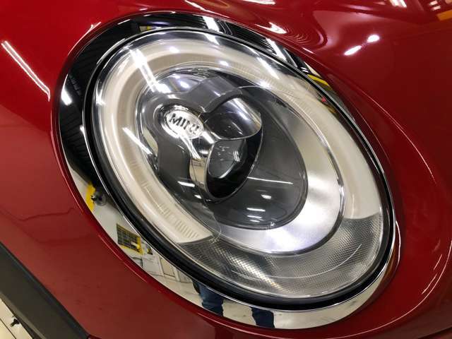 劣化も少なく綺麗なLEDヘッドライトです☆オートライト機能付き☆LEDライトリング☆見た目もカッコ良く、夜間の視界も良好☆